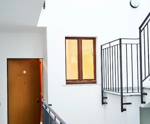 Le Quattro Stagioni Lakeview アパート